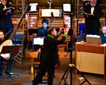 For this concert we had a basso continuo section, consisting of theorbo, violone and chamber organ